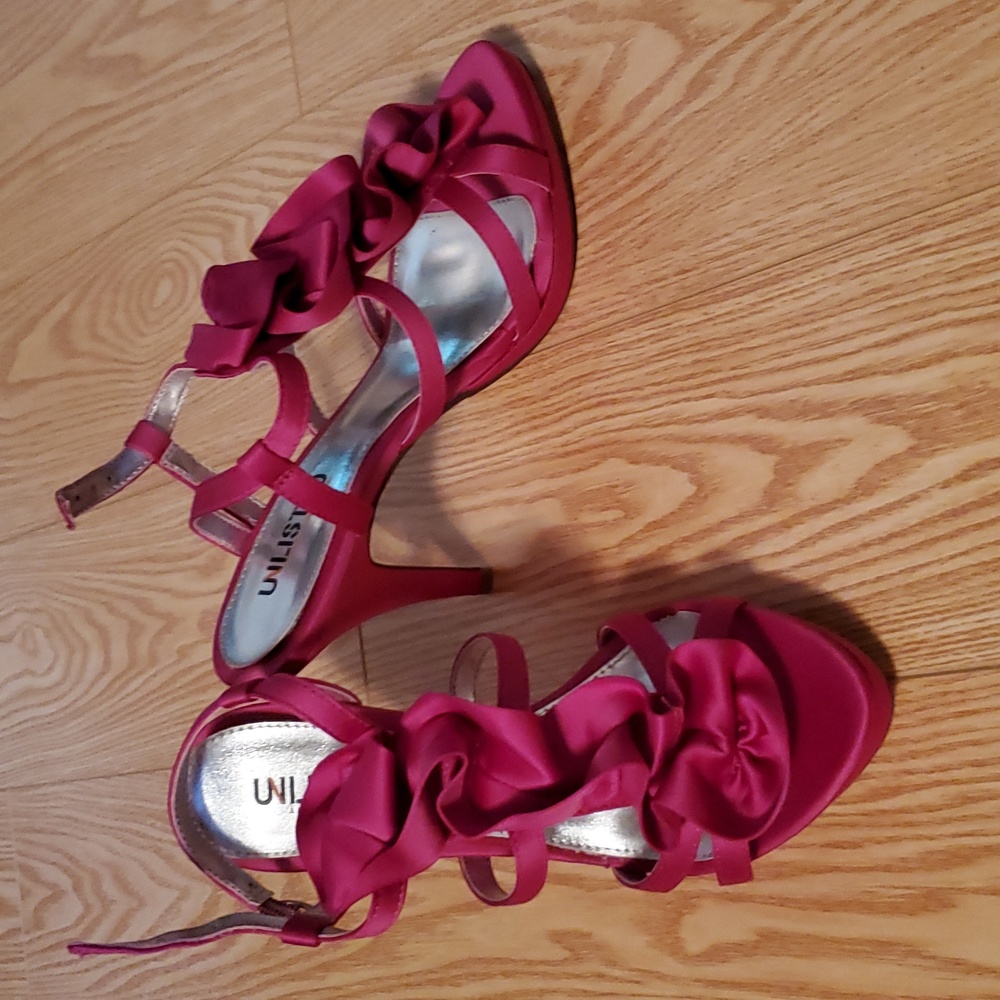 NWB hot pink satin pumps, 7.5